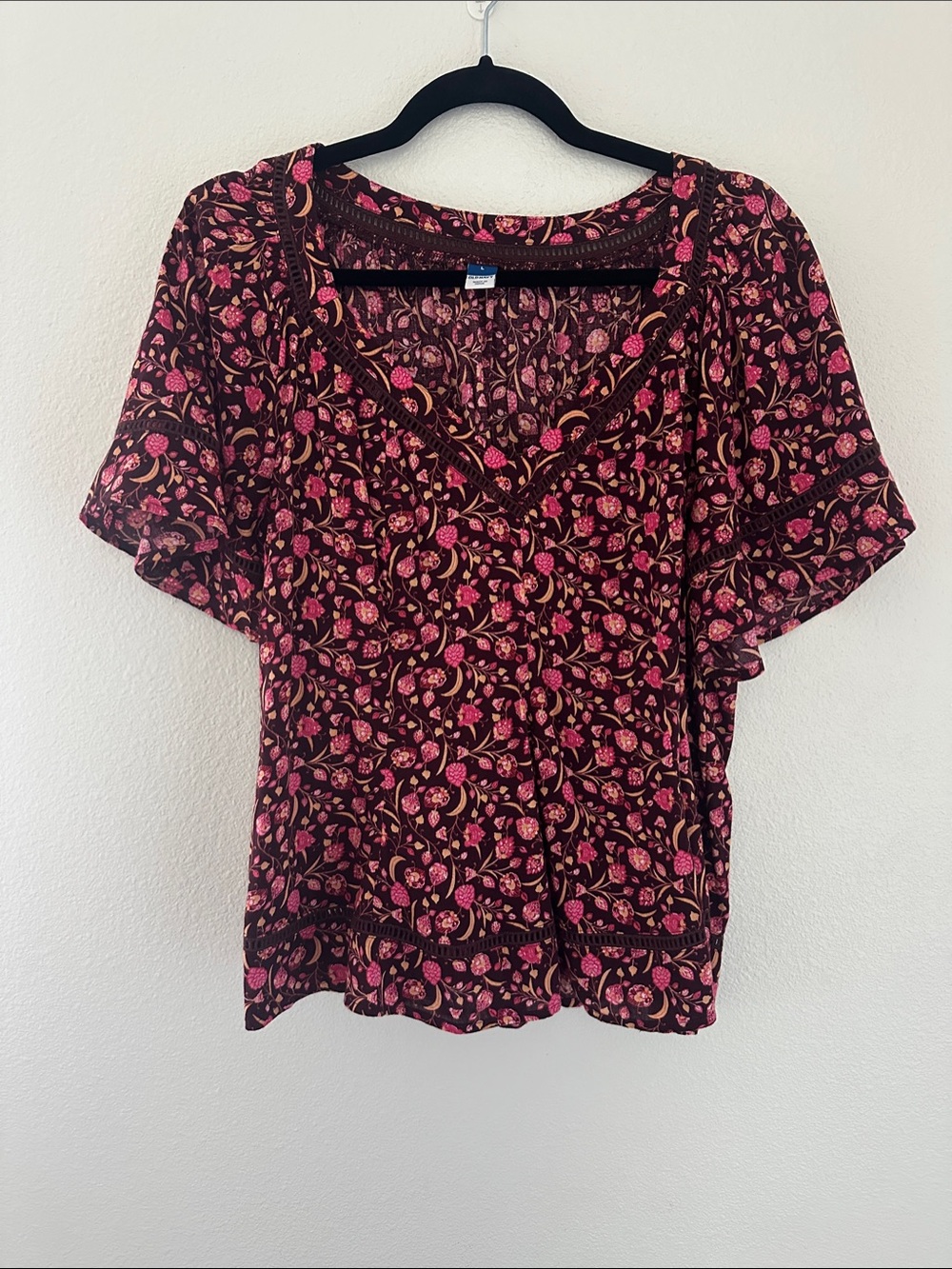 Old Navy Burgundy V-Neck Short Sleeve Top with Pink Floral Motif
